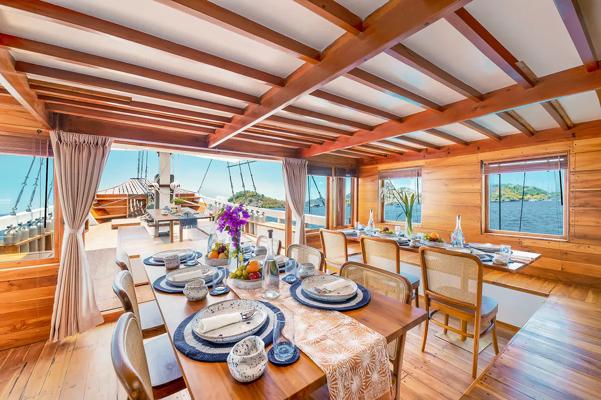 Catnazse Liveboard - Luxury Phinisi Komodo Charter 2026